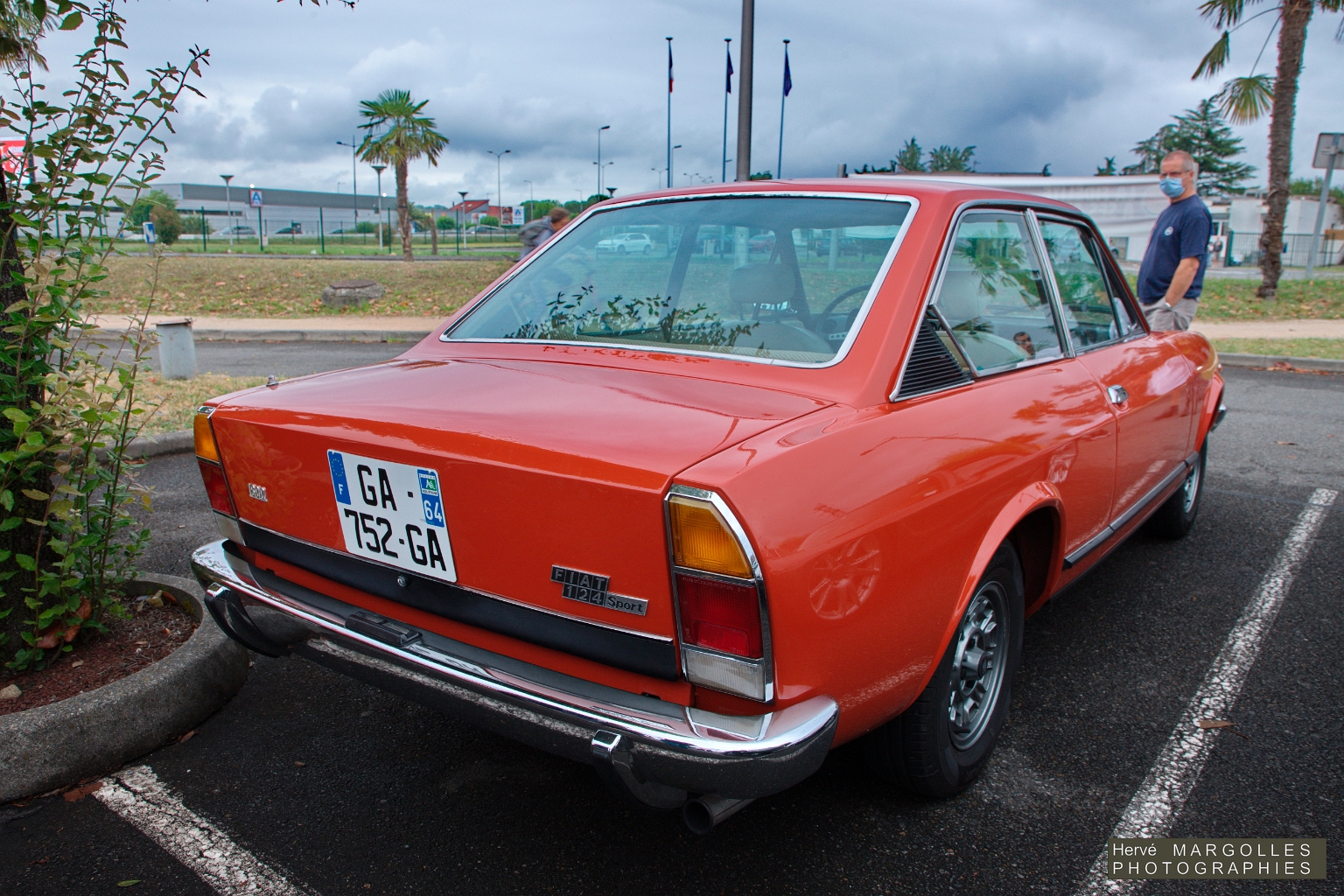 Fiat 124 Sport-02.jpg